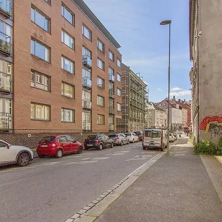 Spacious, Modern Apt, Central Location, Sleeps 7 Appartement
