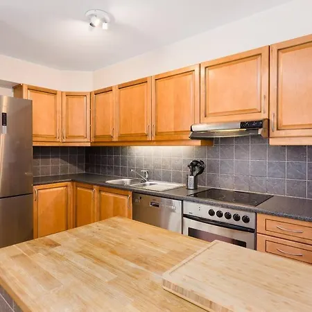 Leilighet Spacious, Modern Apt, Central Location, Sleeps 7 *